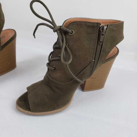 Qupid faux suede heel booties Size 6.5 - Picture 7 of 12